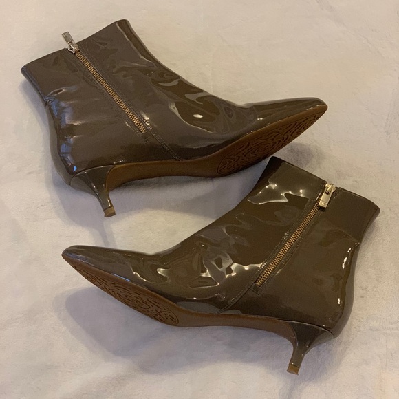 Taryn Rose Fig (Sage Green) Patent Leather Booties, Size 11! - Picture 3 of 8